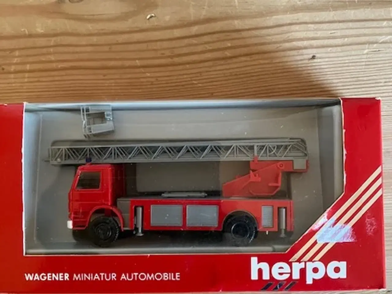 Billede 1 - Herpa 863002 Brandbil Scania Som Ny let Brugt. H0