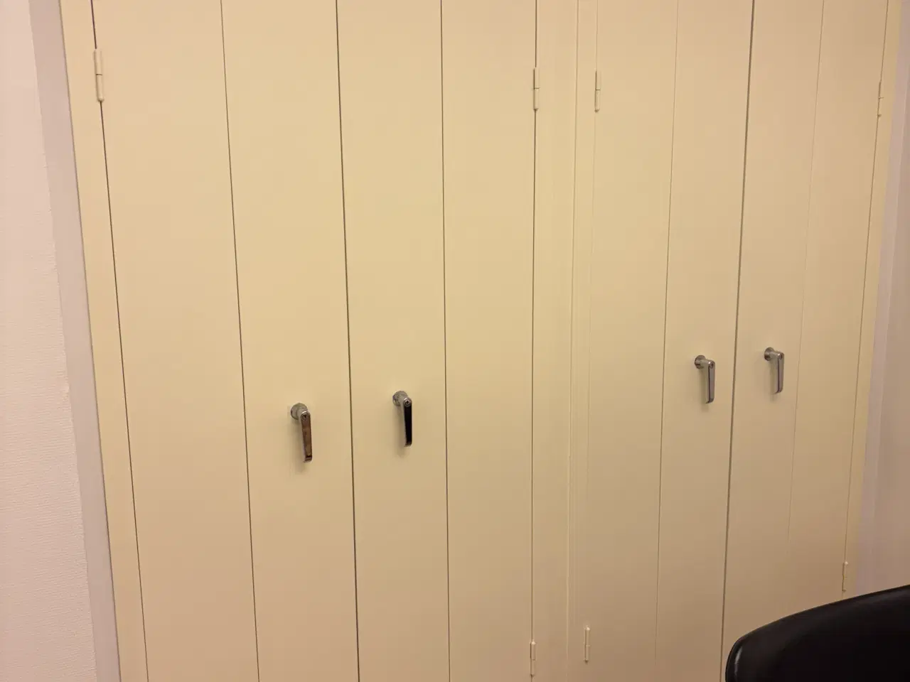 Billede 1 - Fire aflåselige arkivskabe i metal