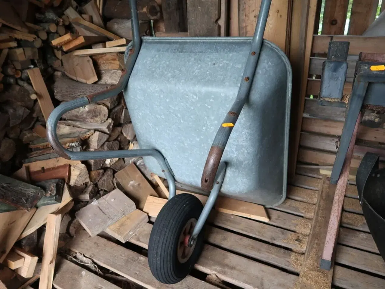 Billede 2 - Trillebør, bordsav, trappestige, sækkevogn m.m.