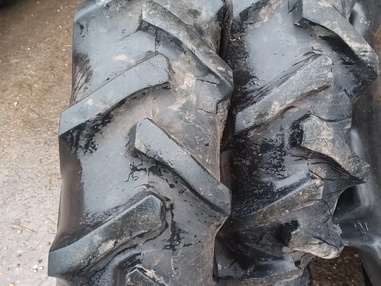 Billede 3 - Dæk 9,5-24 som nye