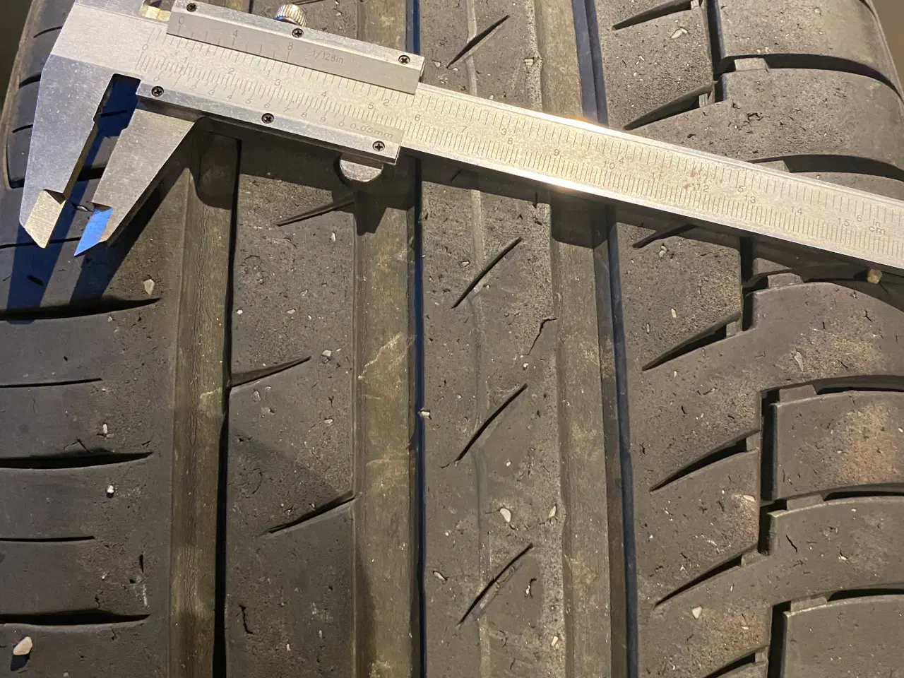 Billede 3 - Dæk 225/40-18