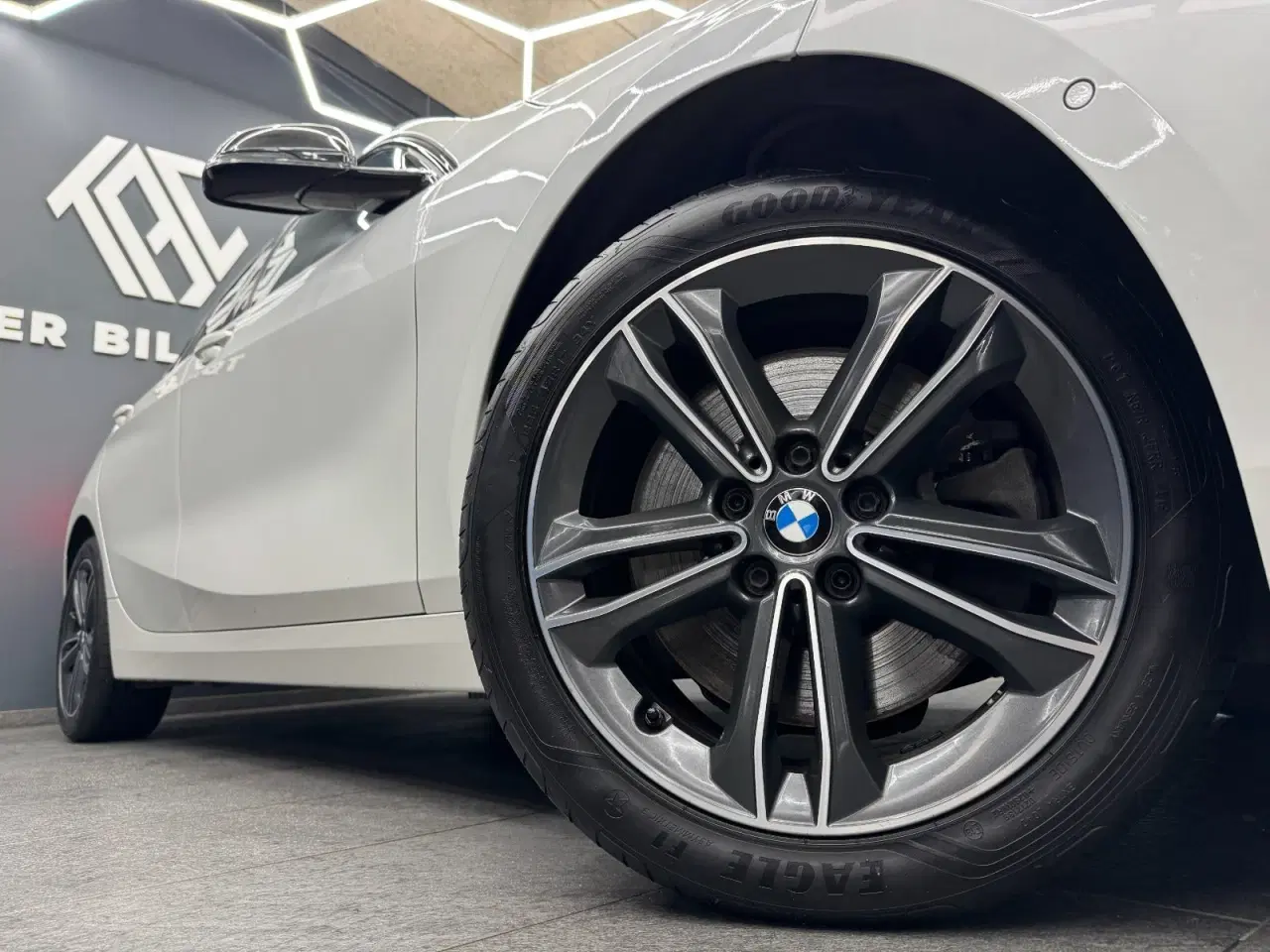 Billede 2 - BMW 120d 2,0 Sport Line xDrive aut.