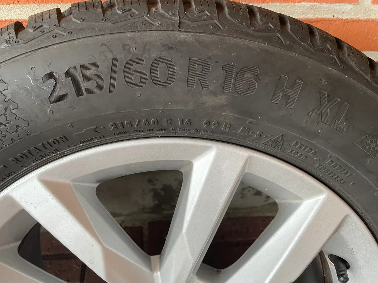 Billede 4 - Continental vinterdæk på original VW alufælge