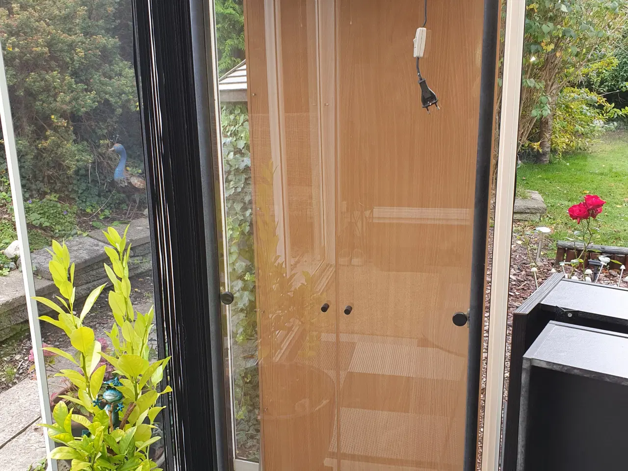 Billede 1 - Glas skab (vitrine) m 3 glashylder