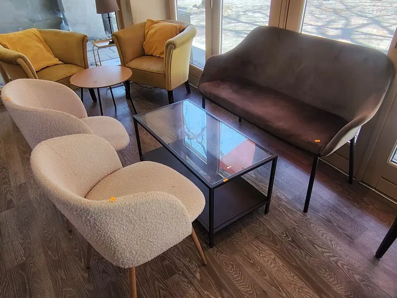 Billede 1 - Bord, sofa og to stole