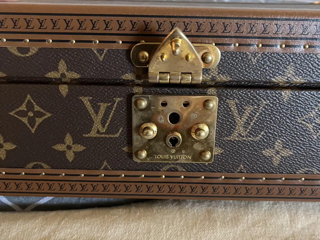 Billede 2 - Luisvutton ur kasse virkelig lækker 