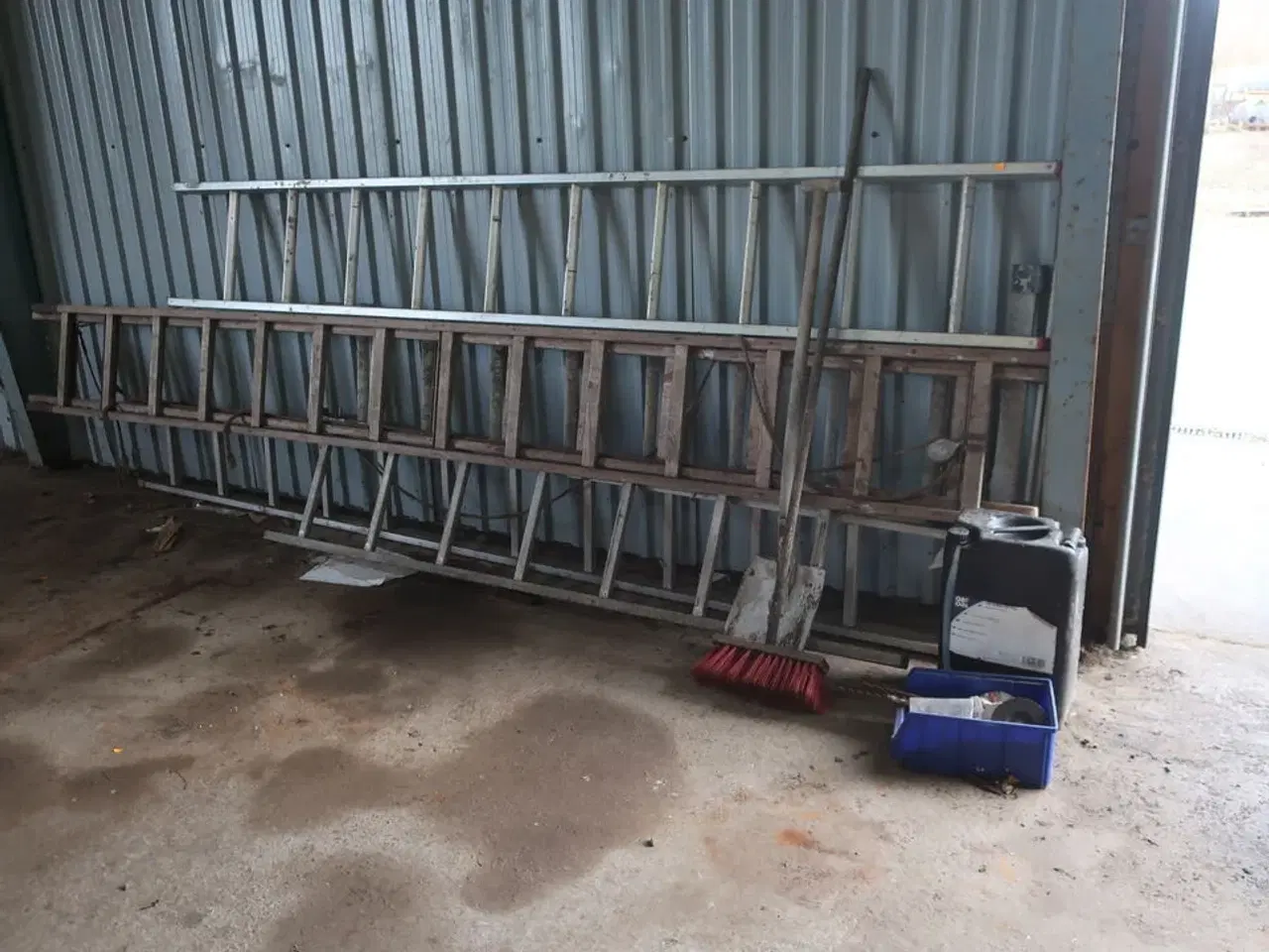 Billede 44 - 2 stk. rullebukke, paller, reoler, reservedele, værktøj, stiger m.m.