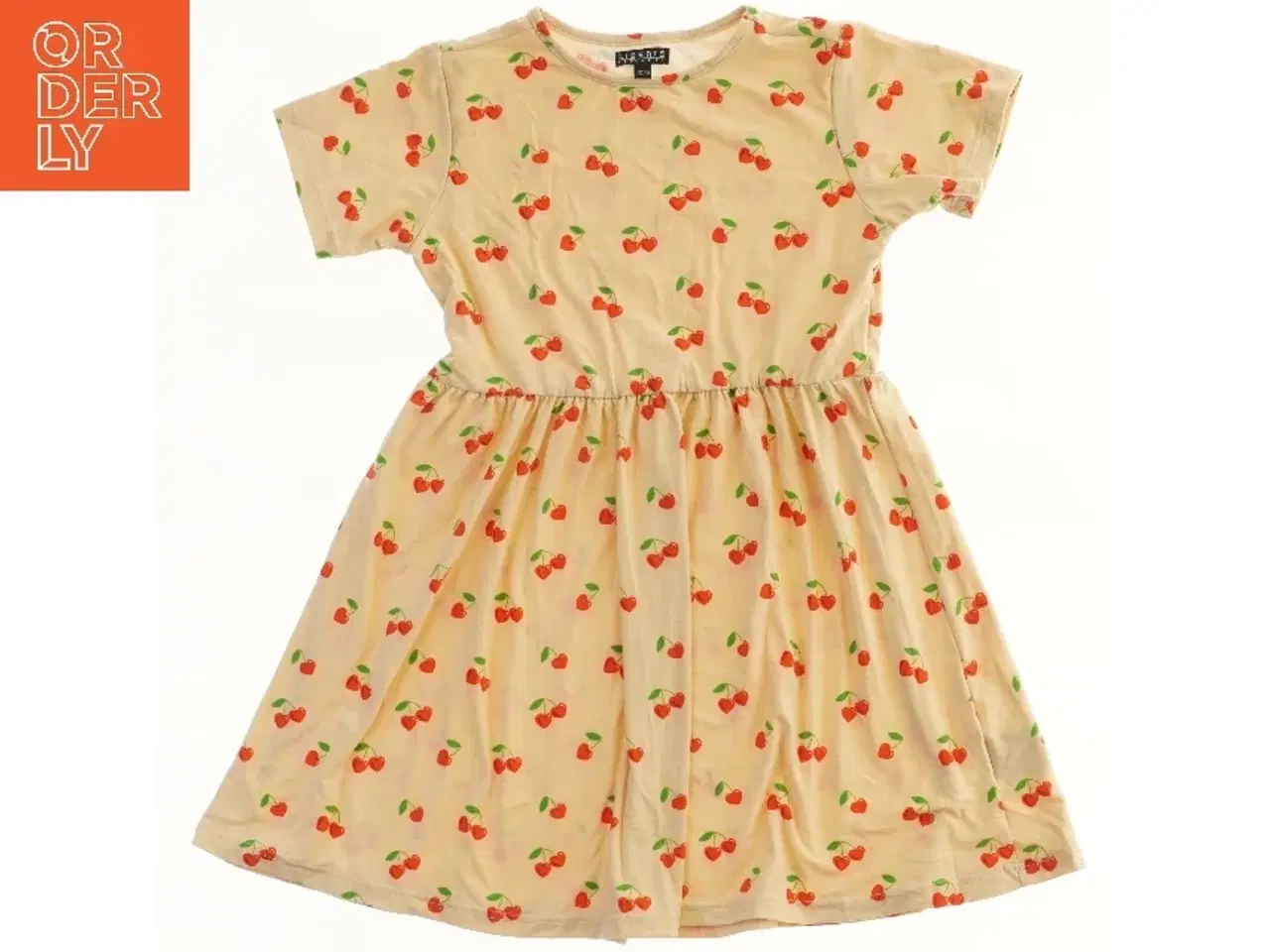 Billede 2 - Børnekjole med kirsebærmønster fra LIBERTÉ Essentiel (str. 110)