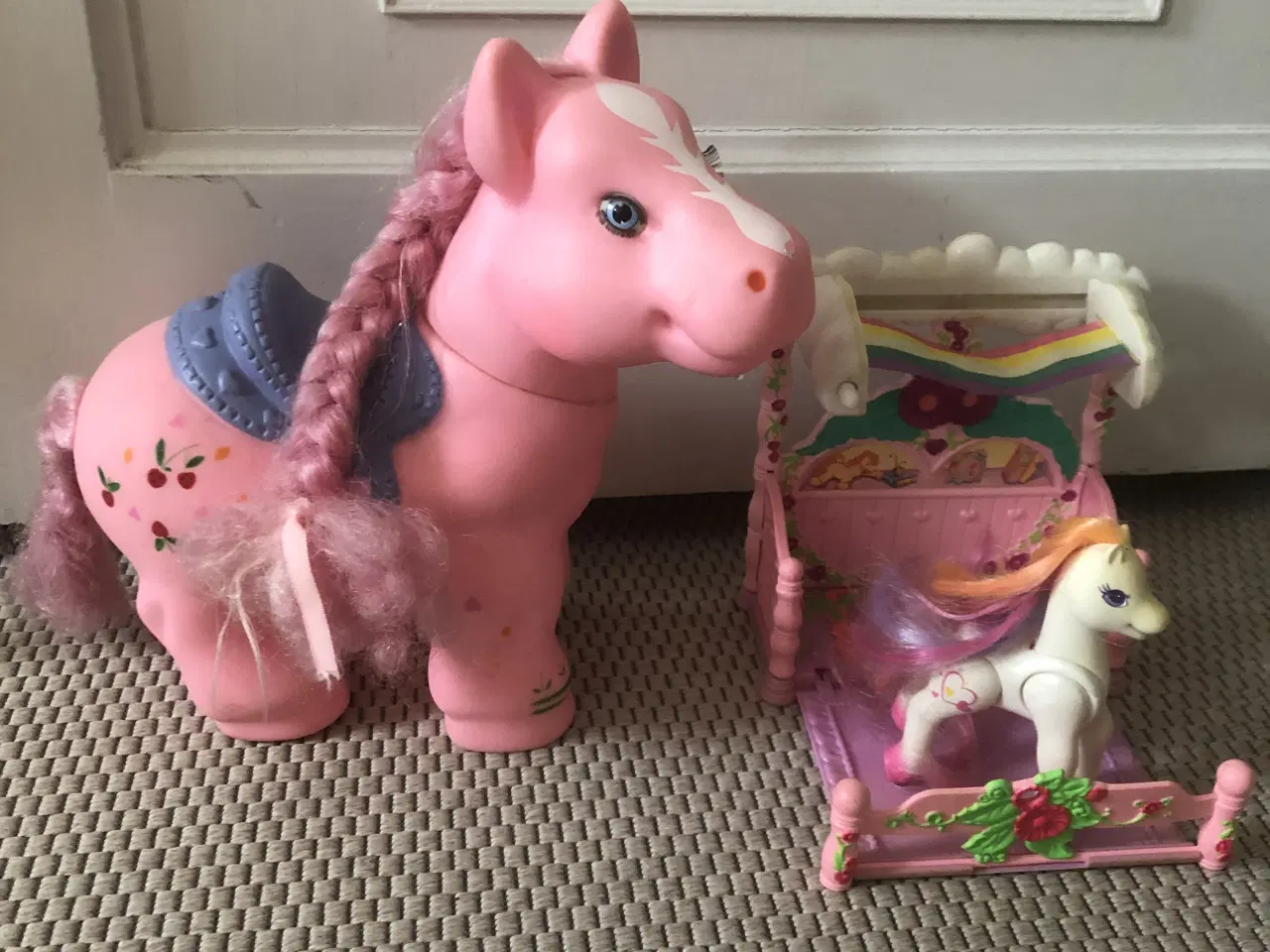 Billede 1 - Heste og lille stald sælges