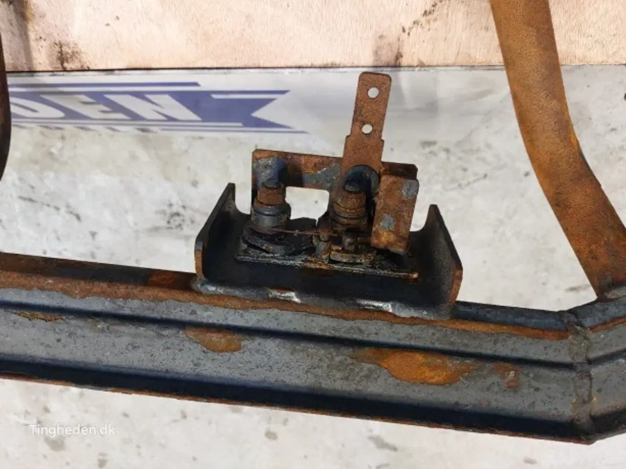 Billede 9 - Case 821E Dørtætning 84144153