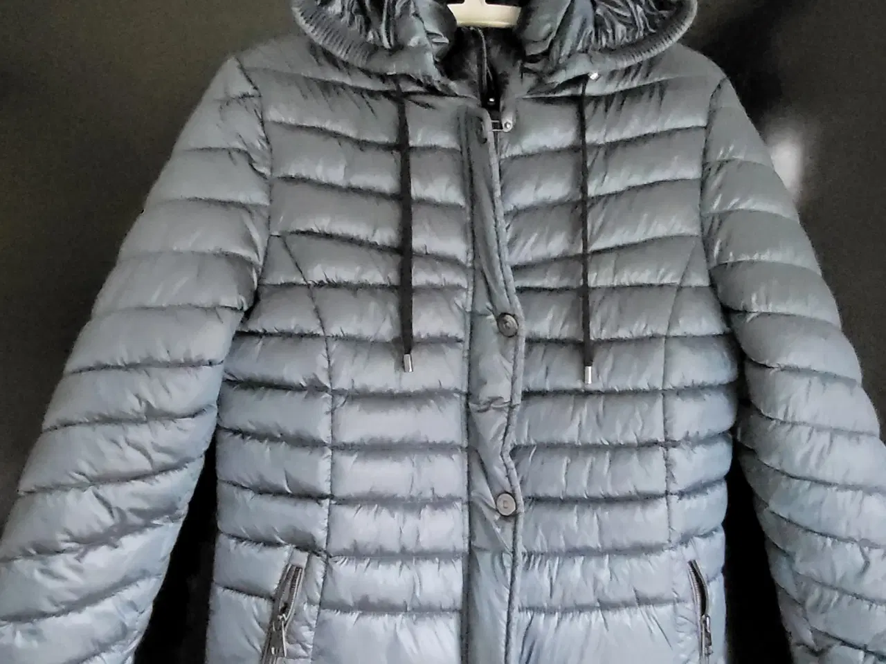 Billede 1 - Flot ny jakke med hætte