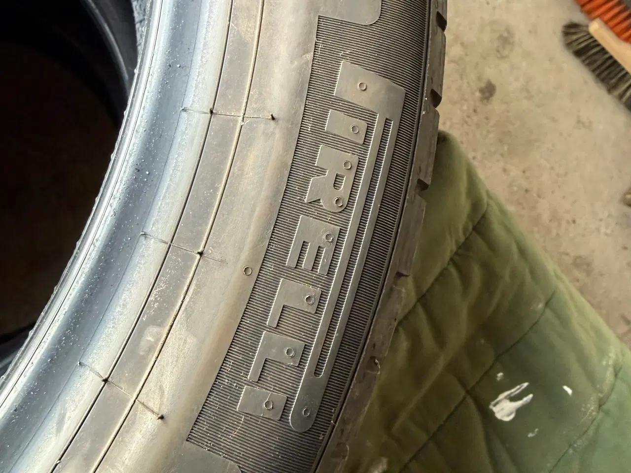 Billede 2 - Pirelli sommerdæk 235/45-20