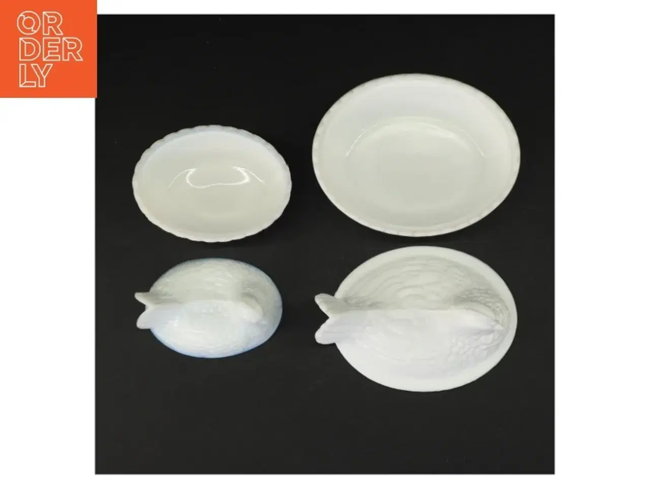 Billede 3 - 2 stk. Høns i kurv Opaline mælkeglas sæt (str. 14 x 11 x 11 cm og 10 x 7 komma 5 x 9 cm)