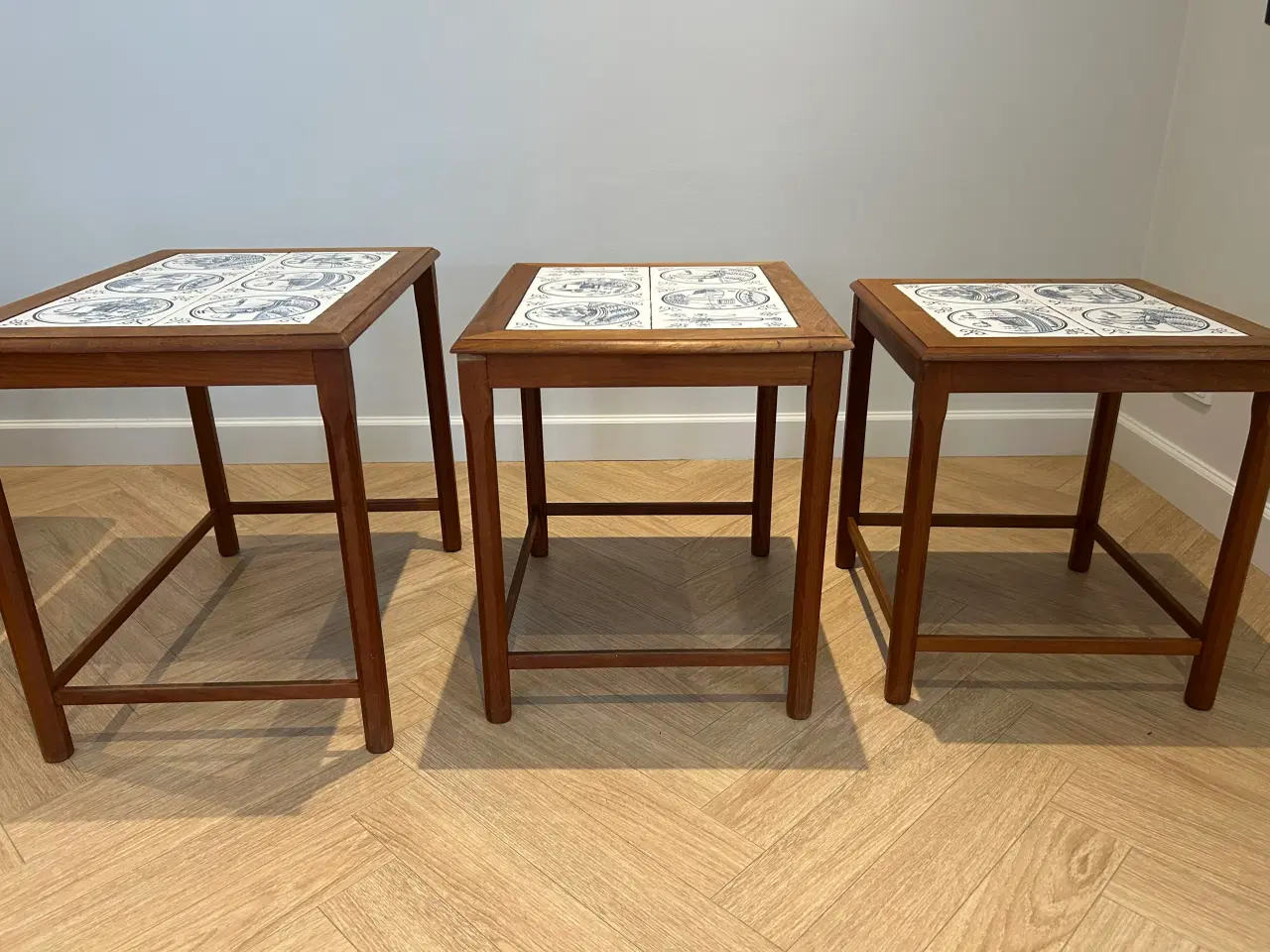 Billede 3 - Sofabord / indskudbord i mørkt træ og kakler