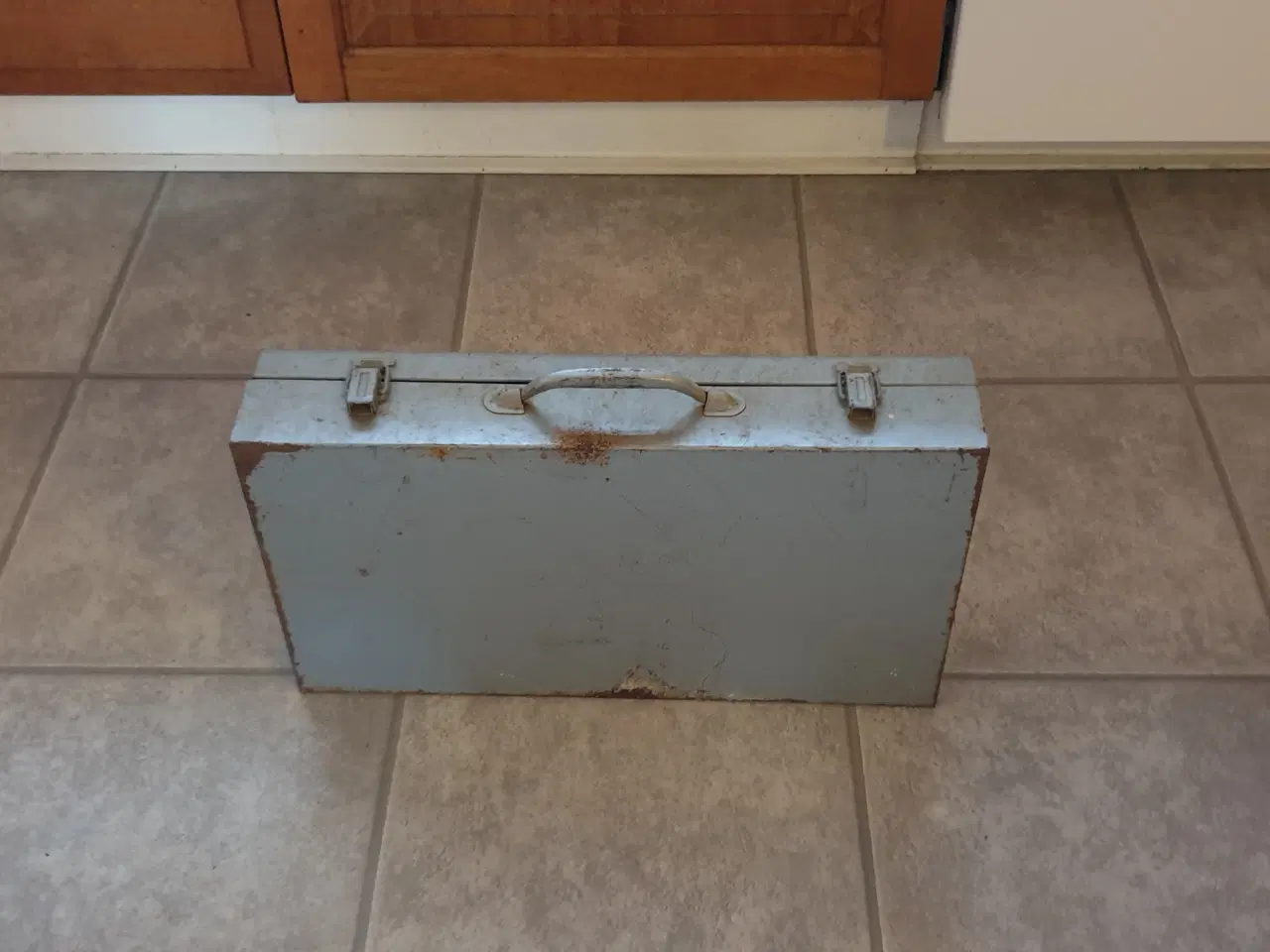 Billede 2 - Kuffert/taske og Metalbox 10krstk