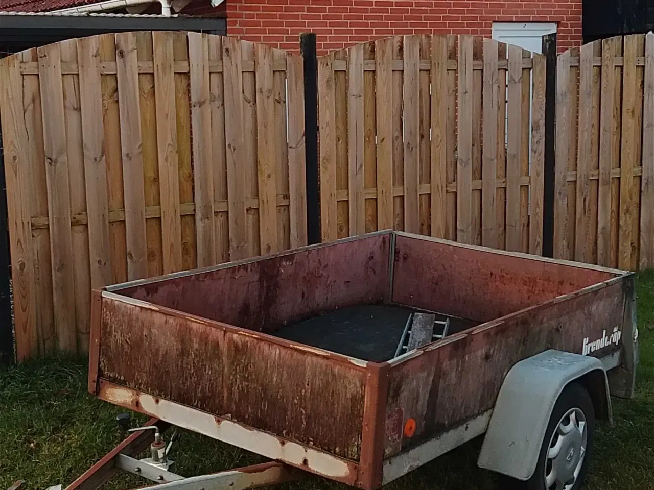 Billede 1 - Ældre funktionel trailer