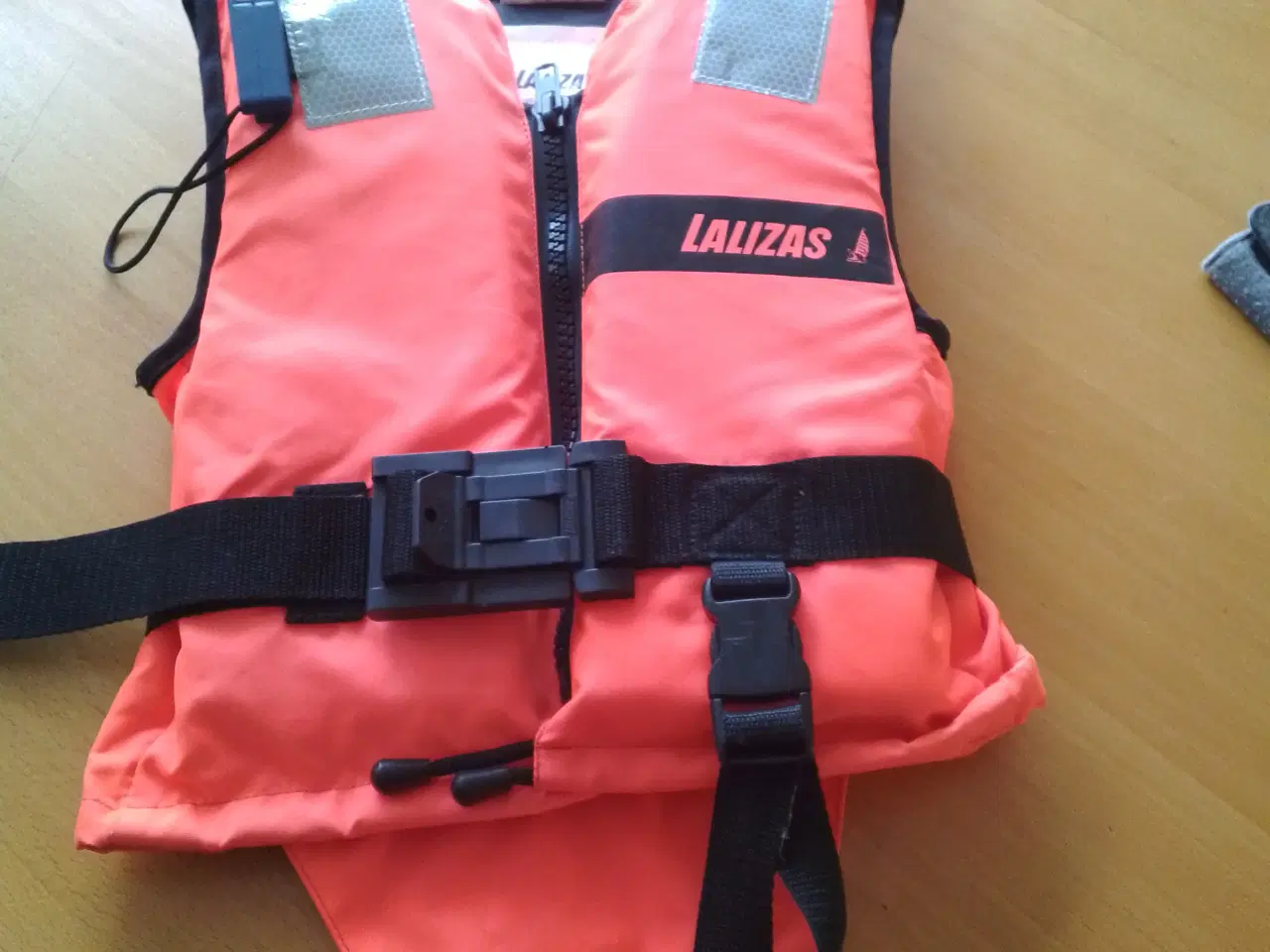 Billede 1 - Ubrugt redningsvest str 10-30 kg kan også lejes