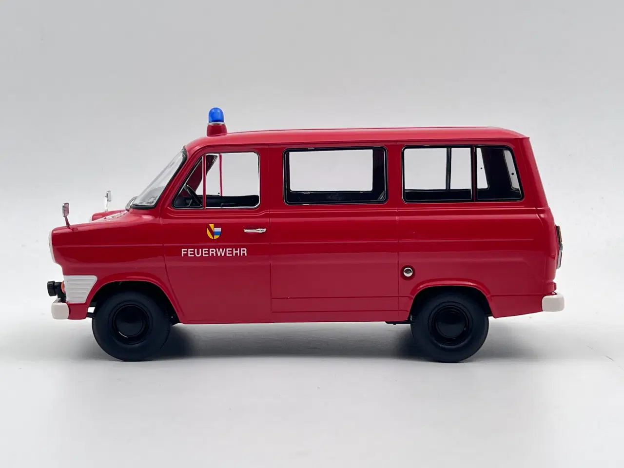 Billede 2 - 1965 Ford Transit Mk1 1:18  "Feurewehr" Brandbil  