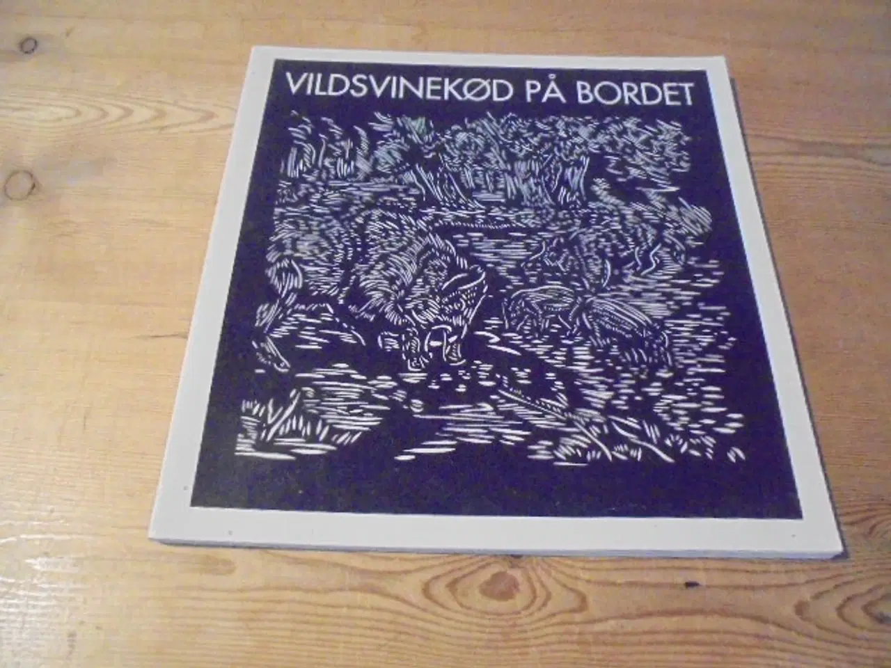 Billede 1 - Vildsvinekød på bordet – Fortællende kogebog mv