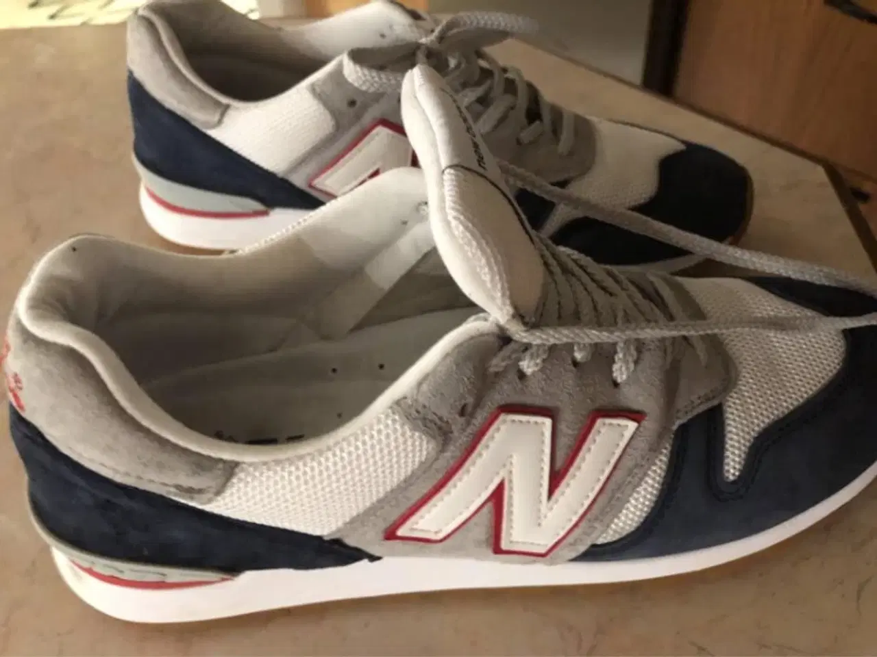 Billede 2 - New Balance str. 43(42)