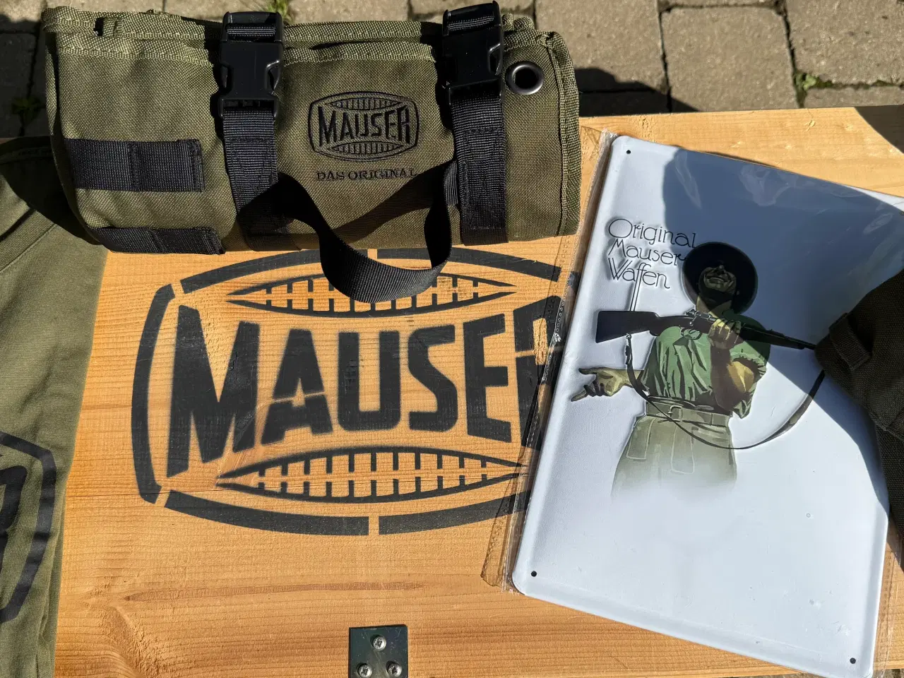 Billede 3 - Mauser kasse og tøj mm.