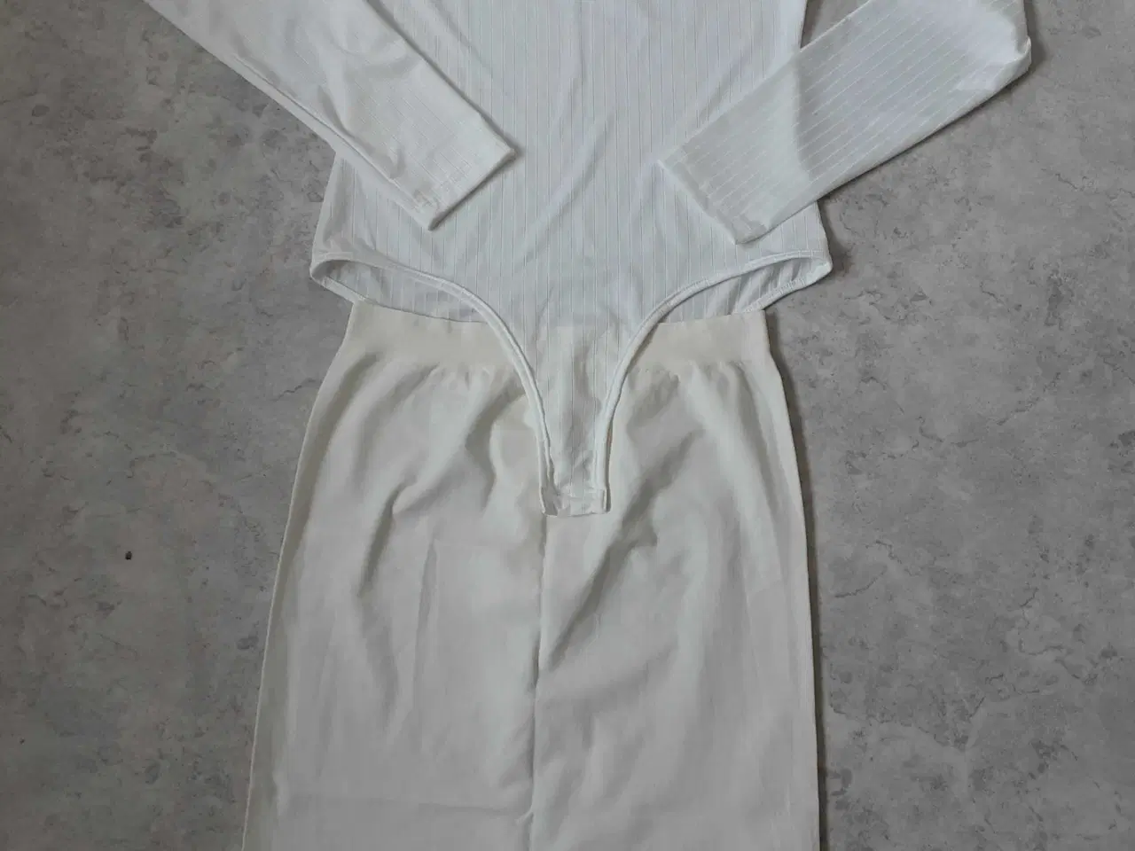 Billede 1 - Bodystocking, nederdel sæt. Str. 36.- 42.