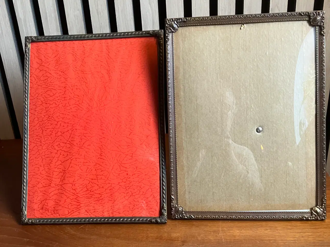 Billede 1 -  Gamle metal rammer med buet glas