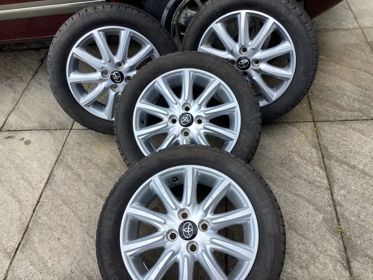 Billede 1 - Org. Toyota alu fælger med dæk.