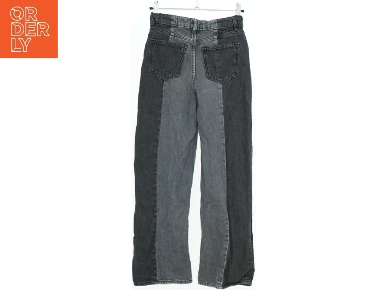 Billede 2 - Tofarvede Jeans fra H&M (str. 140)