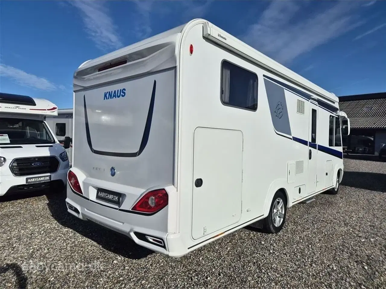 Billede 2 - 2018 - Knaus Sky I 700 LEG   Automatgear. markise. 2x batterier. 2x solceller. Dometic A/C. Elektrisk indgangstrin. Dellæder.