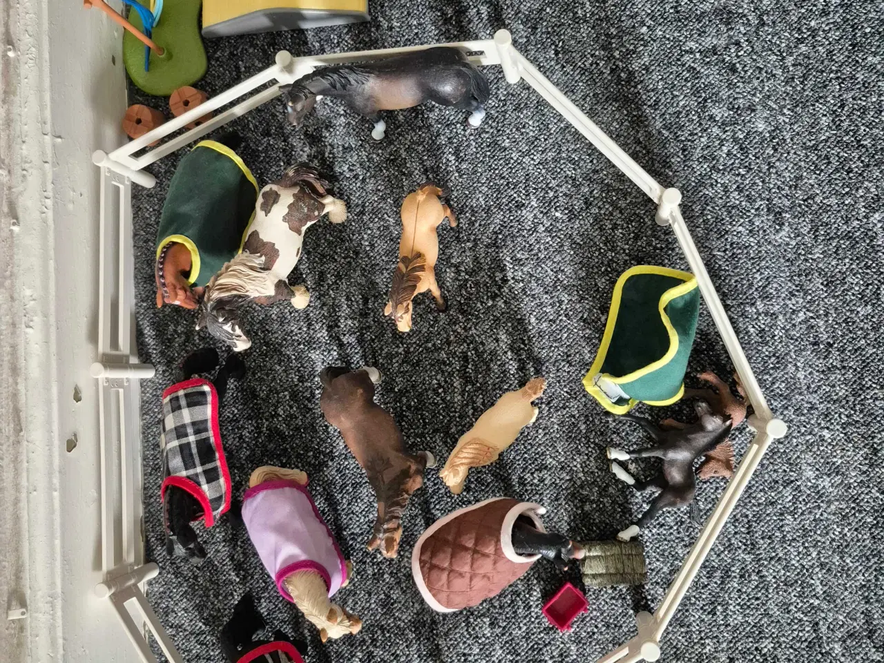 Billede 4 - Schleich heste, stald, en masse tilbehør