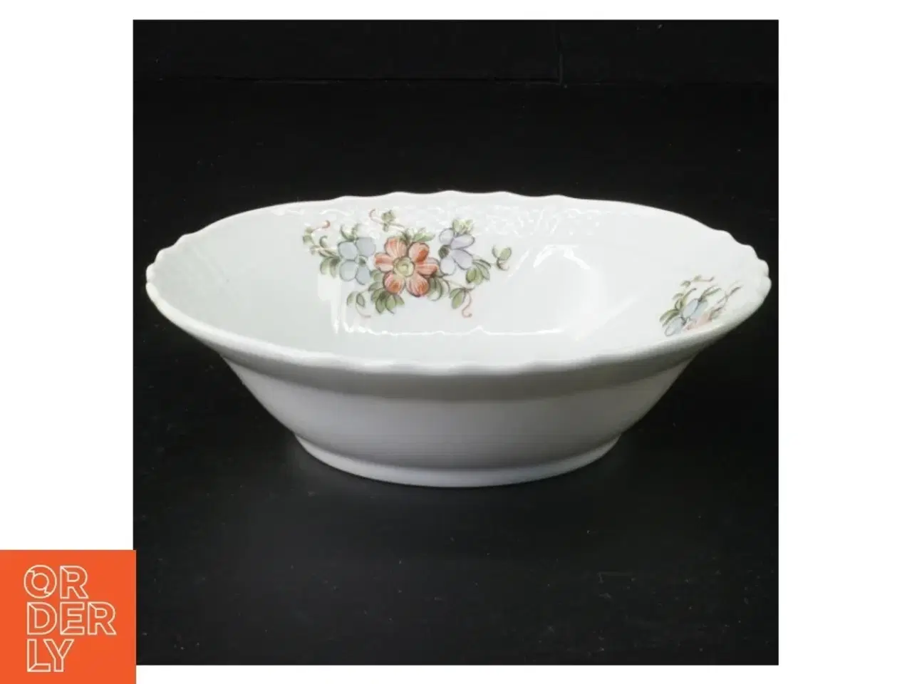 Billede 1 - Blomsterdekoreret porcelænsskål (str. 15 x 4 cm)