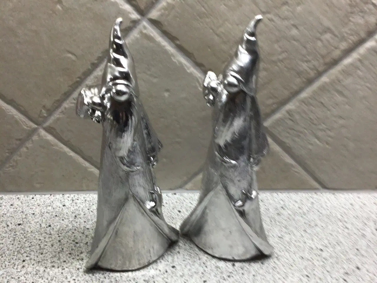 Billede 1 - 2 sølvfarvede julemænd, mrk. Lauvring