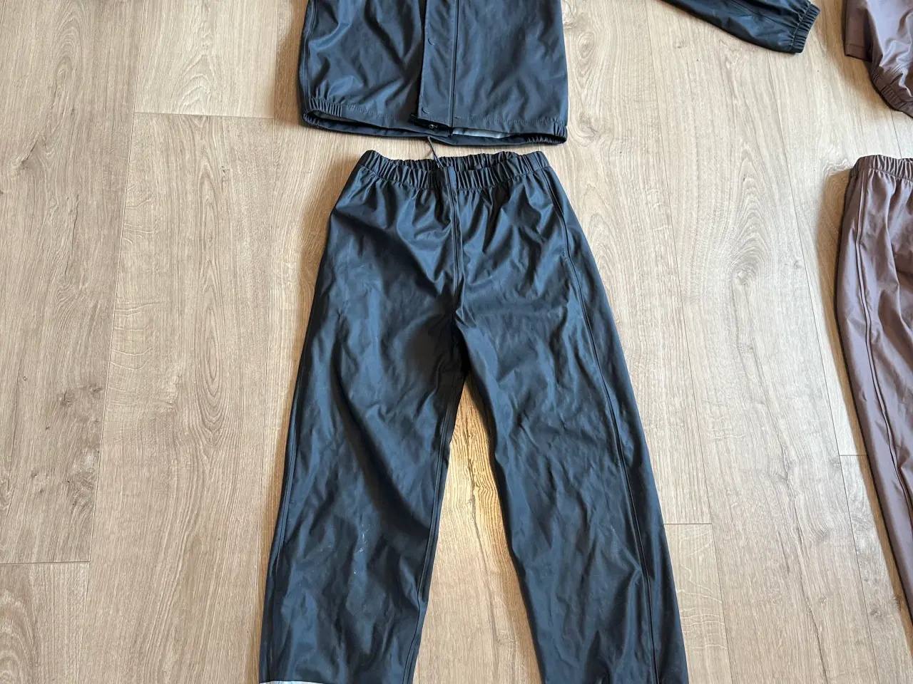 Billede 2 - Regntøj str 146