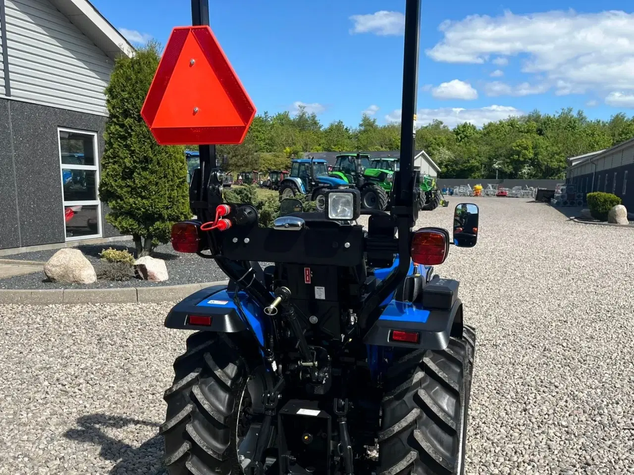 Billede 21 - Solis S26 6+2 Gearmaskine med Servostyring og brede traktorhjul