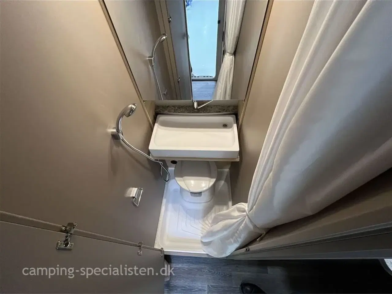 Billede 13 - 2025 - Weinsberg CaraCito 470 QDK   Weinsberg CaraCito 470 QDK model 2025 - kan ses nu hos Camping-Specialisten.dk