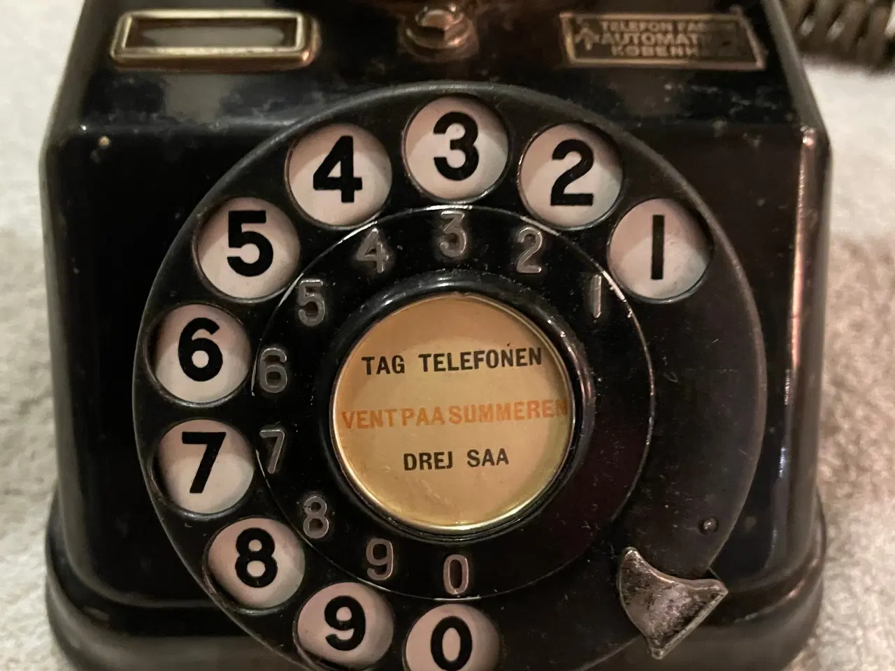 Billede 2 - Gl. telefon m. emaljeret drejeskive