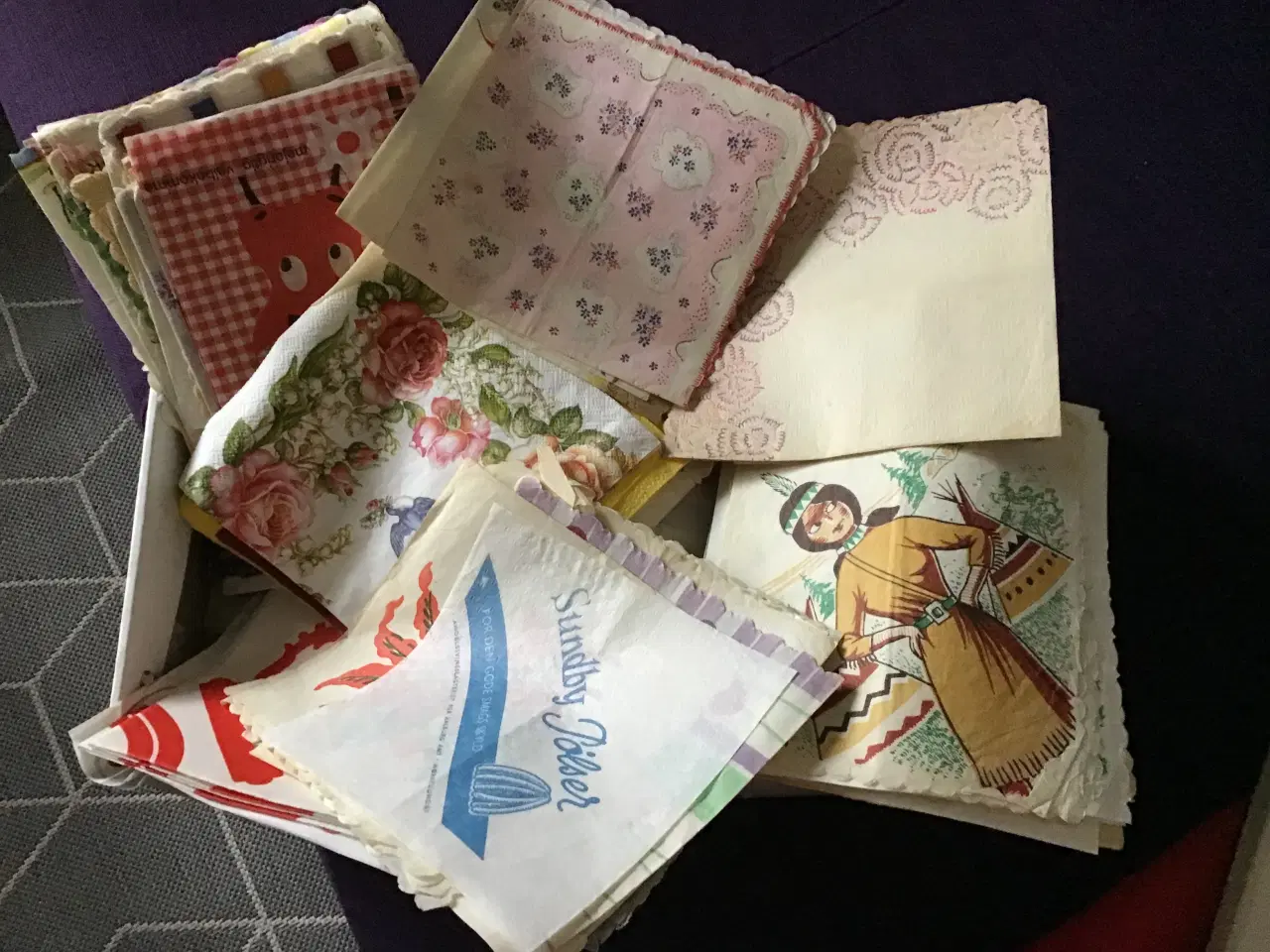 Billede 9 - Receptkuverter, servietter og påklædningsdukker