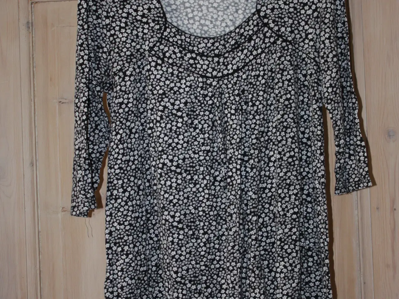 Billede 2 - Milla bluse str. L 95% viskose 