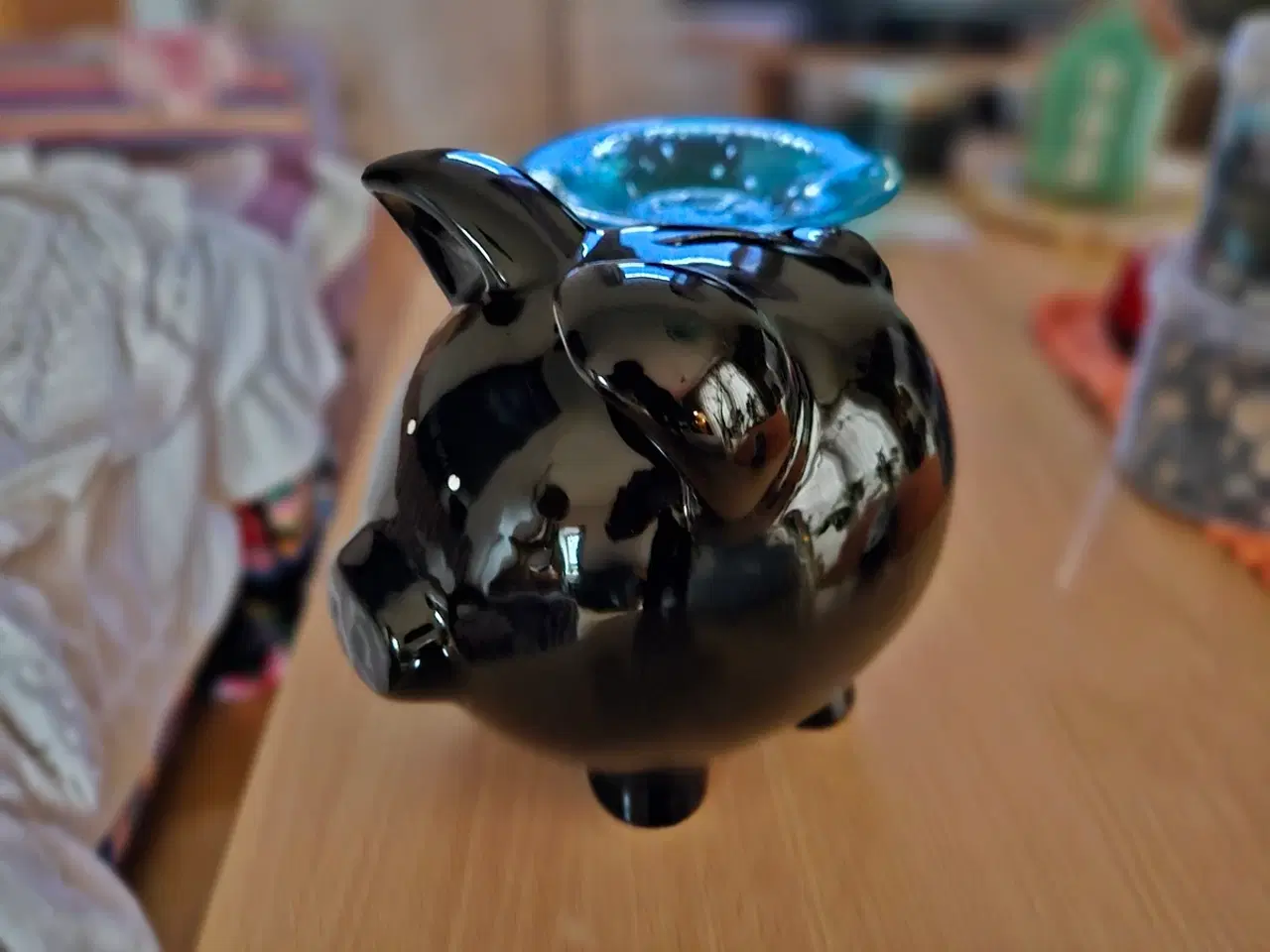 Billede 2 - Sort sparegris med intakt prop i bunden