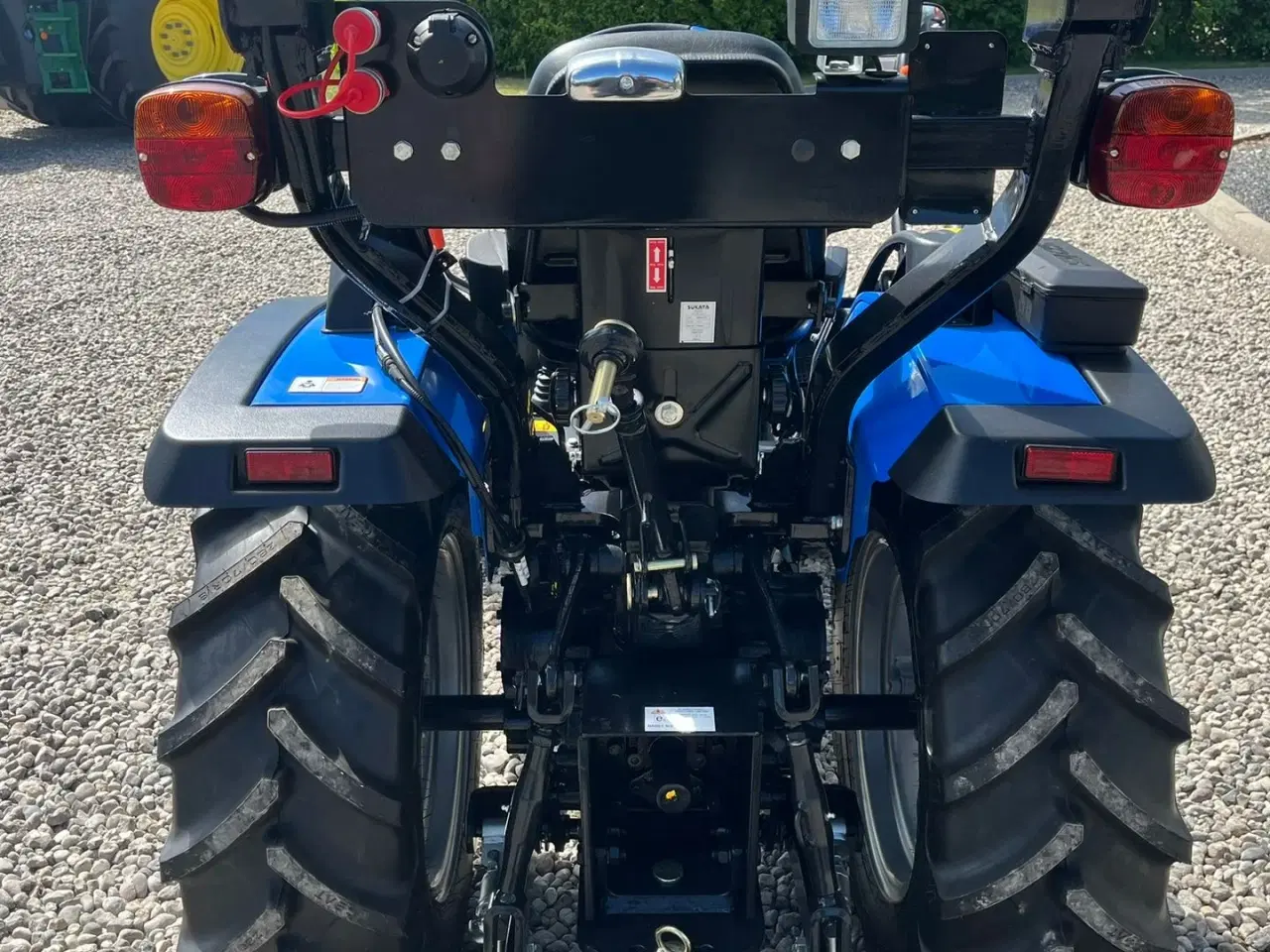 Billede 4 - Solis S26 6+2 Gearmaskine med Servostyring og brede traktorhjul