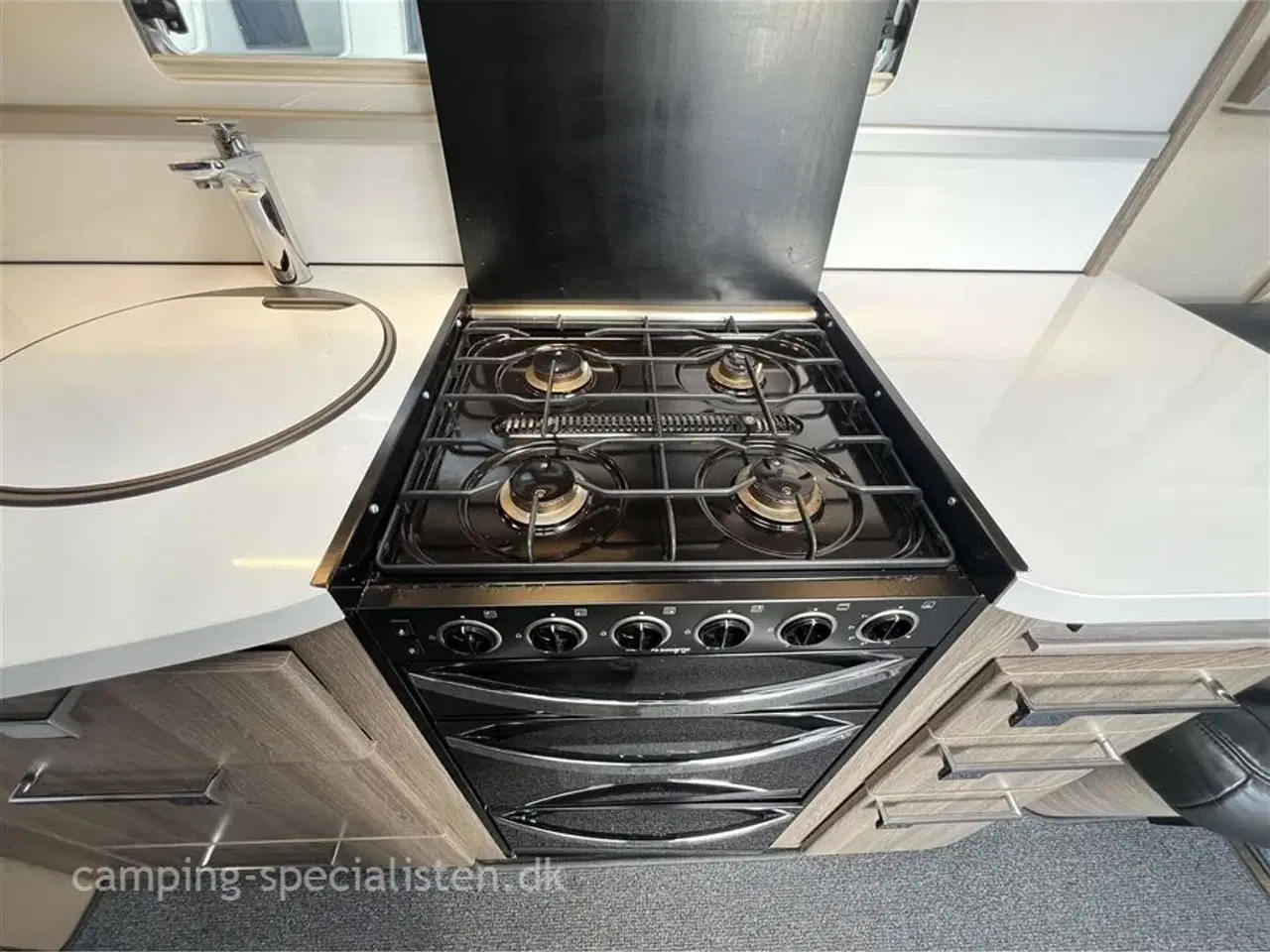 Billede 14 - 2017 - Kabe Royal 740   Kabe Royal 740 E TDL KS kan nu ses hos Camping-Specialisten.dk