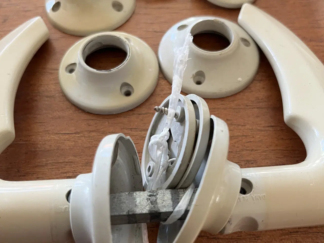 Billede 11 - Dørhåndtag/dørgreb- ældre i hård plast