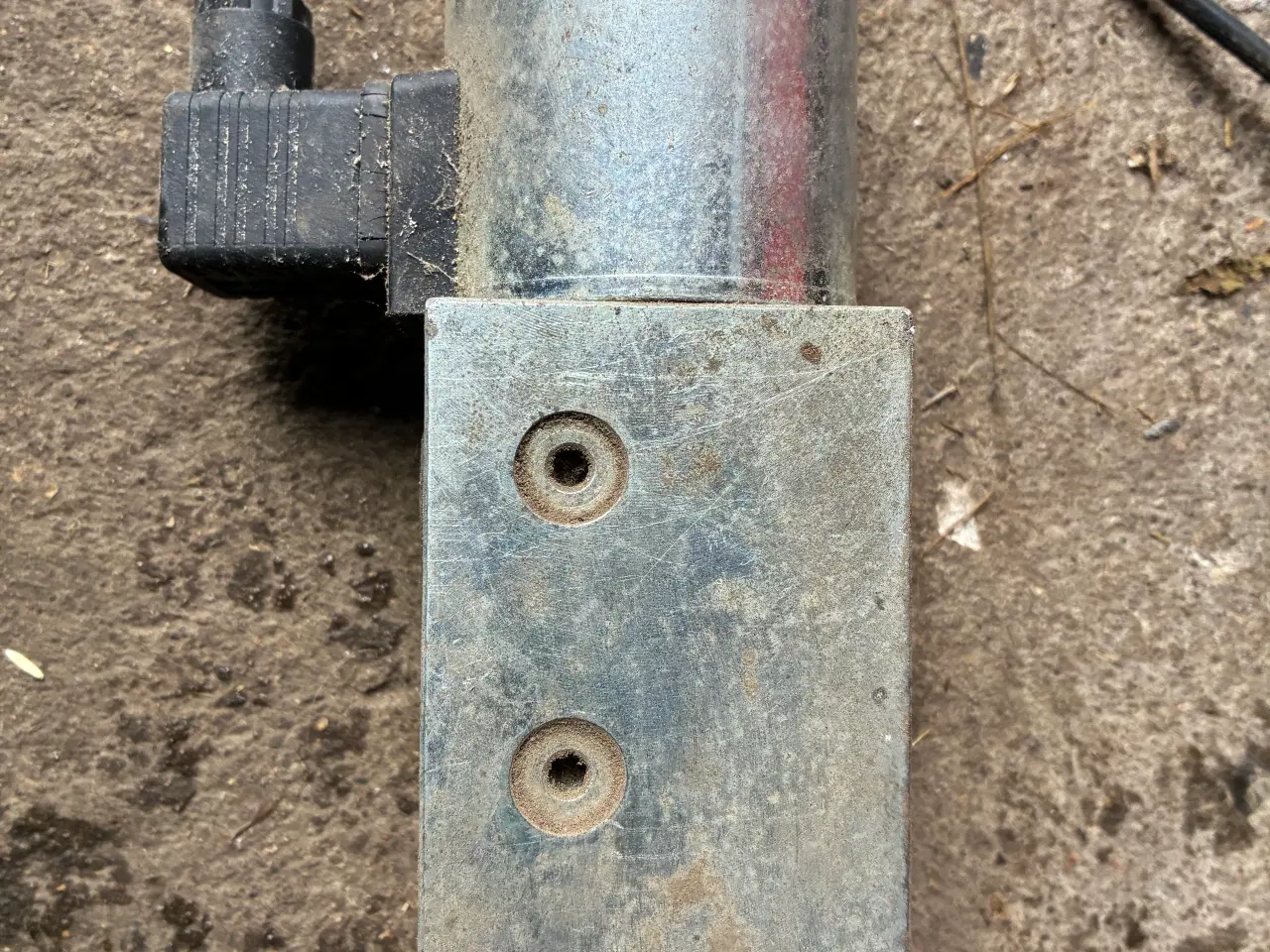 Billede 2 - Hydraulisk omskifter ventil til blok