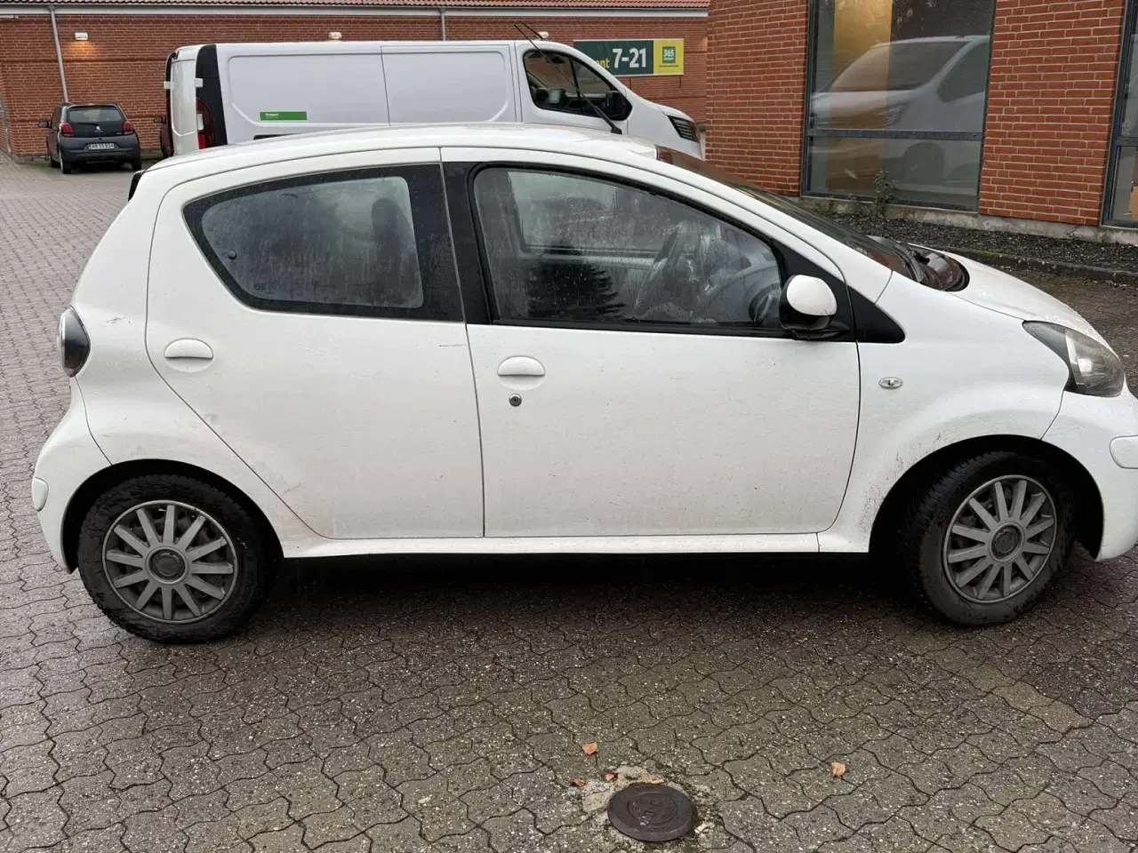 Billede 4 - Toyota Aygo 1.0 benzin • 2011 • hvid • Nysynet