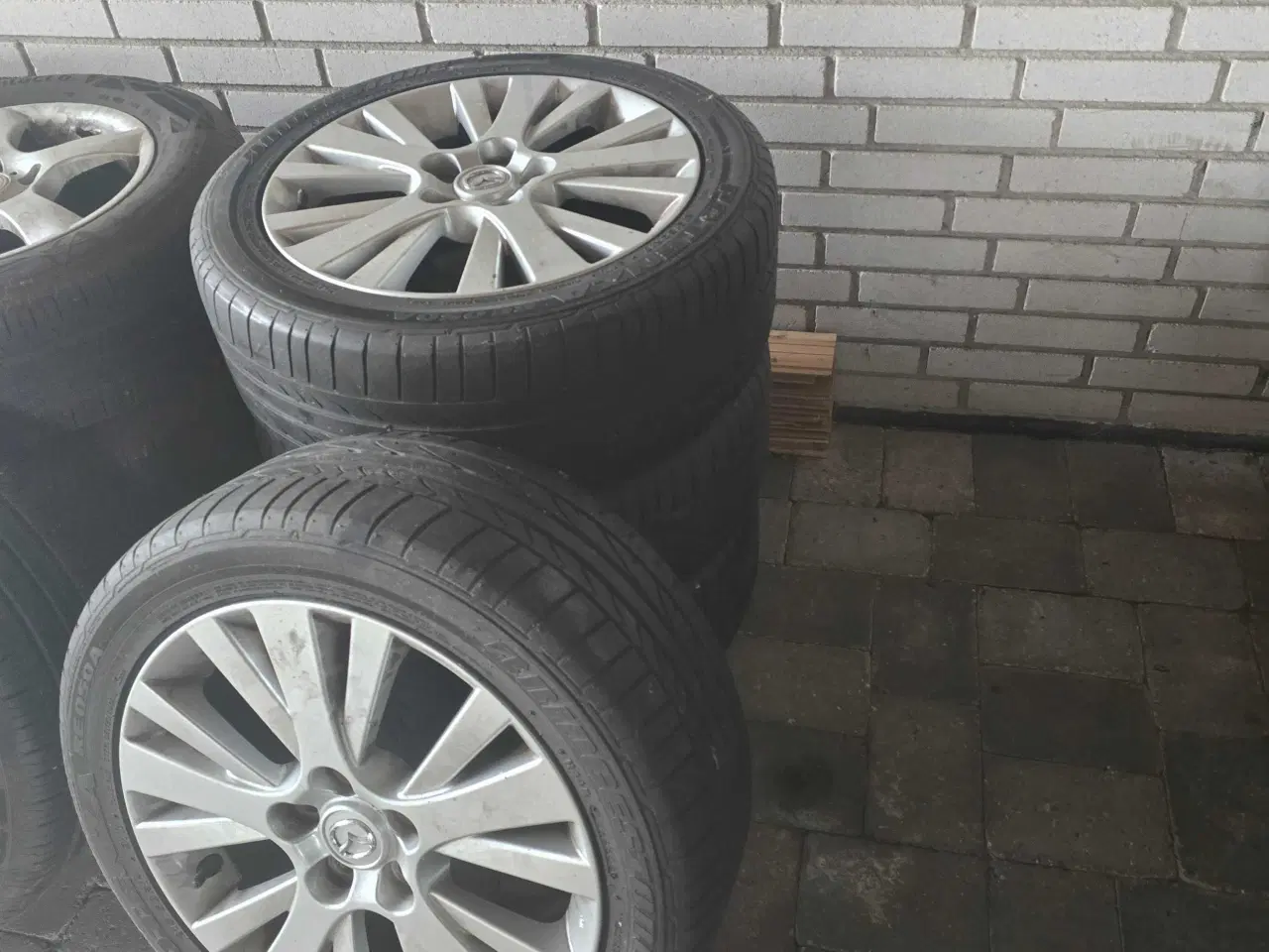 Billede 1 - Sommerdæk - Bridgestone - 215/50. R17 alufælge 