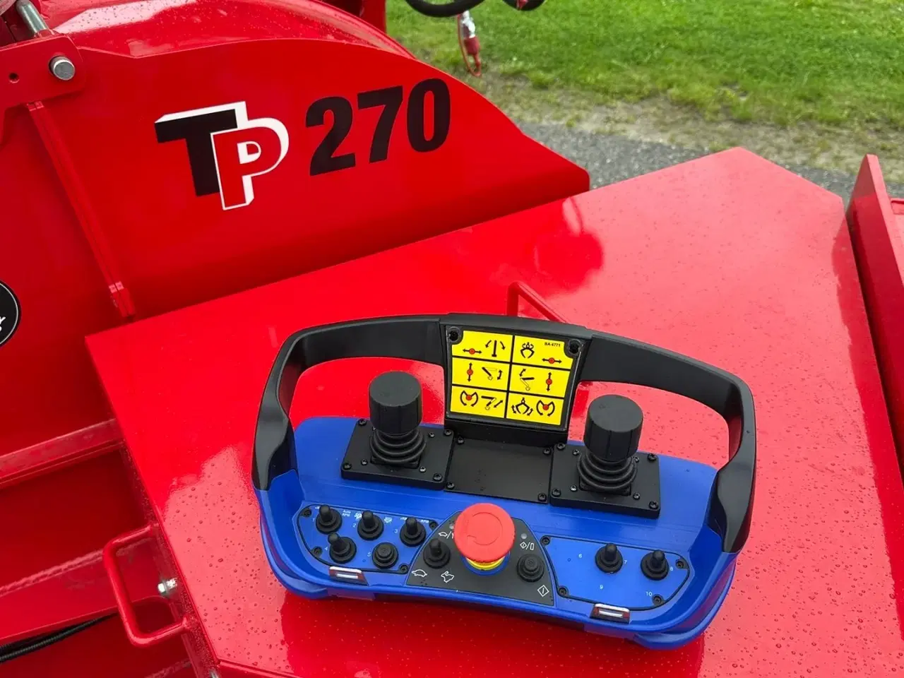 Billede 4 - TP 270 PTO K med FTG 6,3m kran med fjernbetjent joystick.