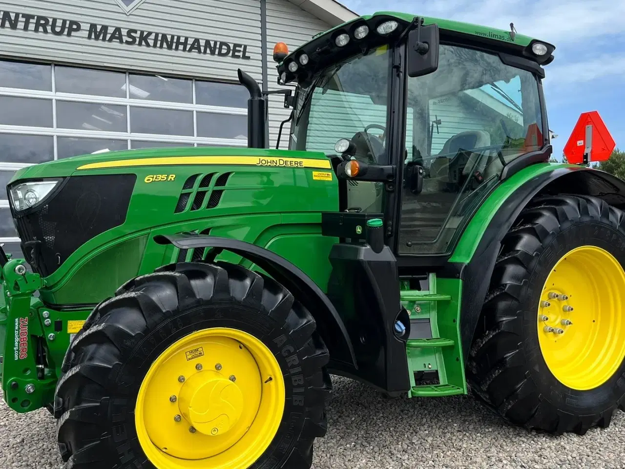 Billede 8 - John Deere 6135R Krybegear, frontlift, TLS Affjedret foraksel og affjedret kabine samt luft anlæg
