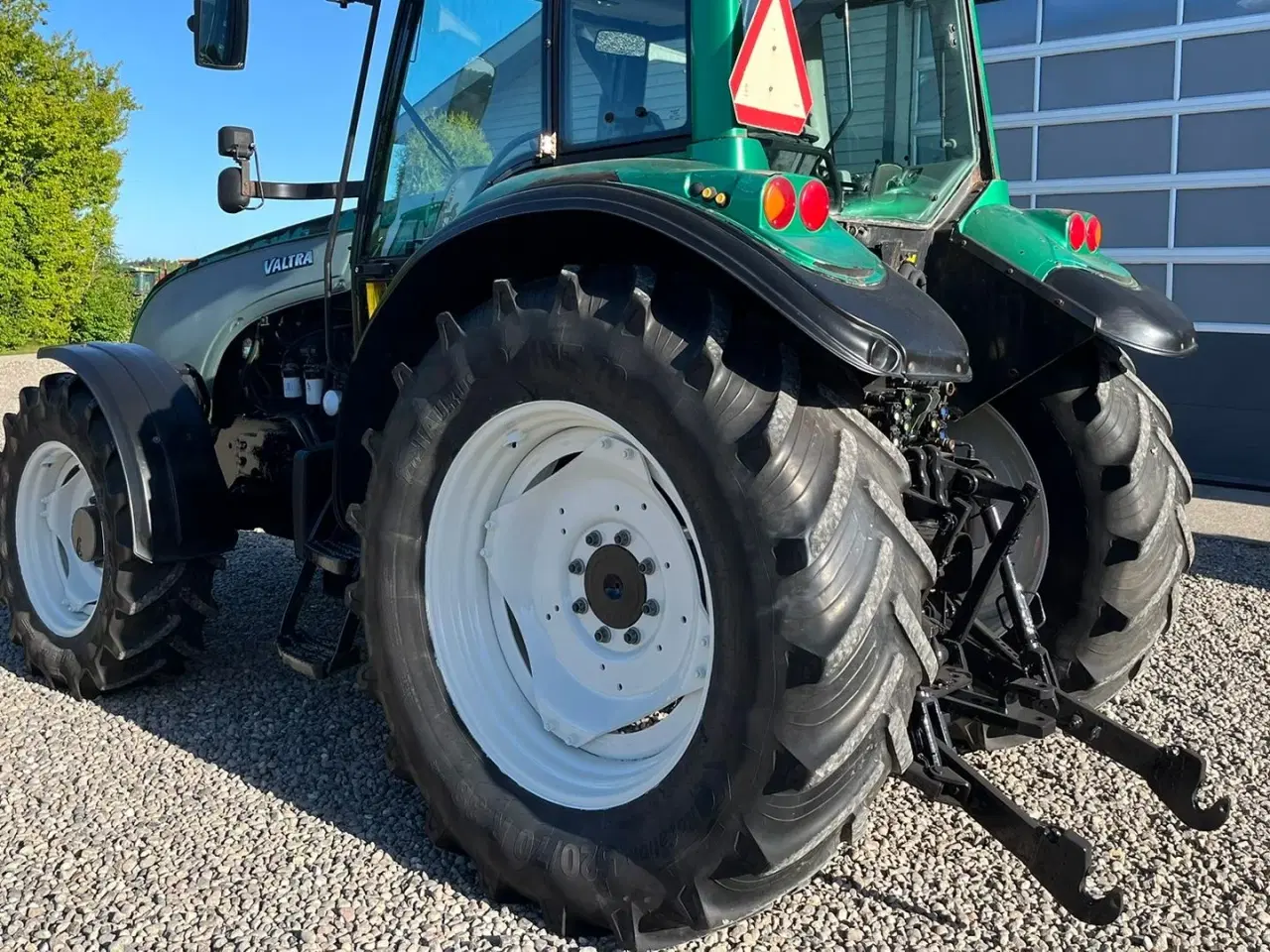 Billede 5 - Valtra T130 med 3.5ton frontlift