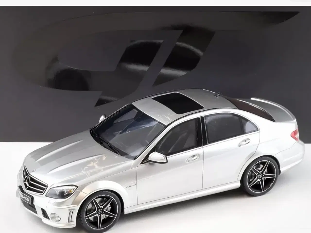 Billede 1 - 1:18 Mercedes C63 AMG W204